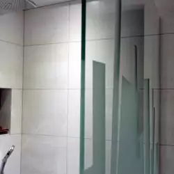 Quelle est la cause du vitrail dans les portes de douche
